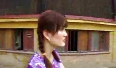 بوسه داد و فیلم سکسی سینمایی پورن او را در مهبل (واژن)